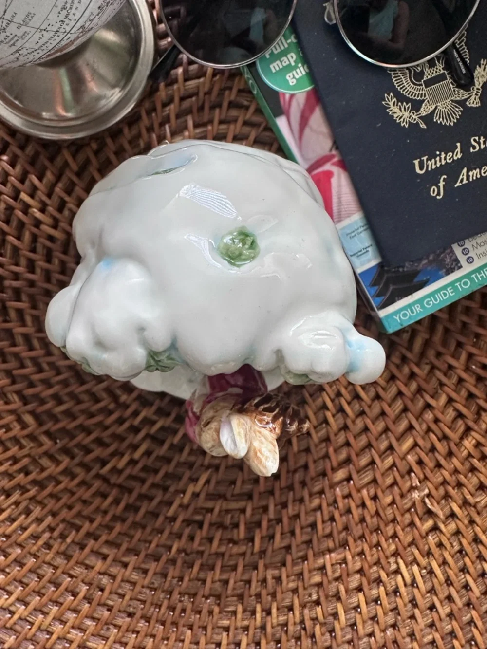 Beatrix Potter Vintage Ceramic Peter Rabbit “Everything is Beautiful” Music Box - Picture 5 of 5